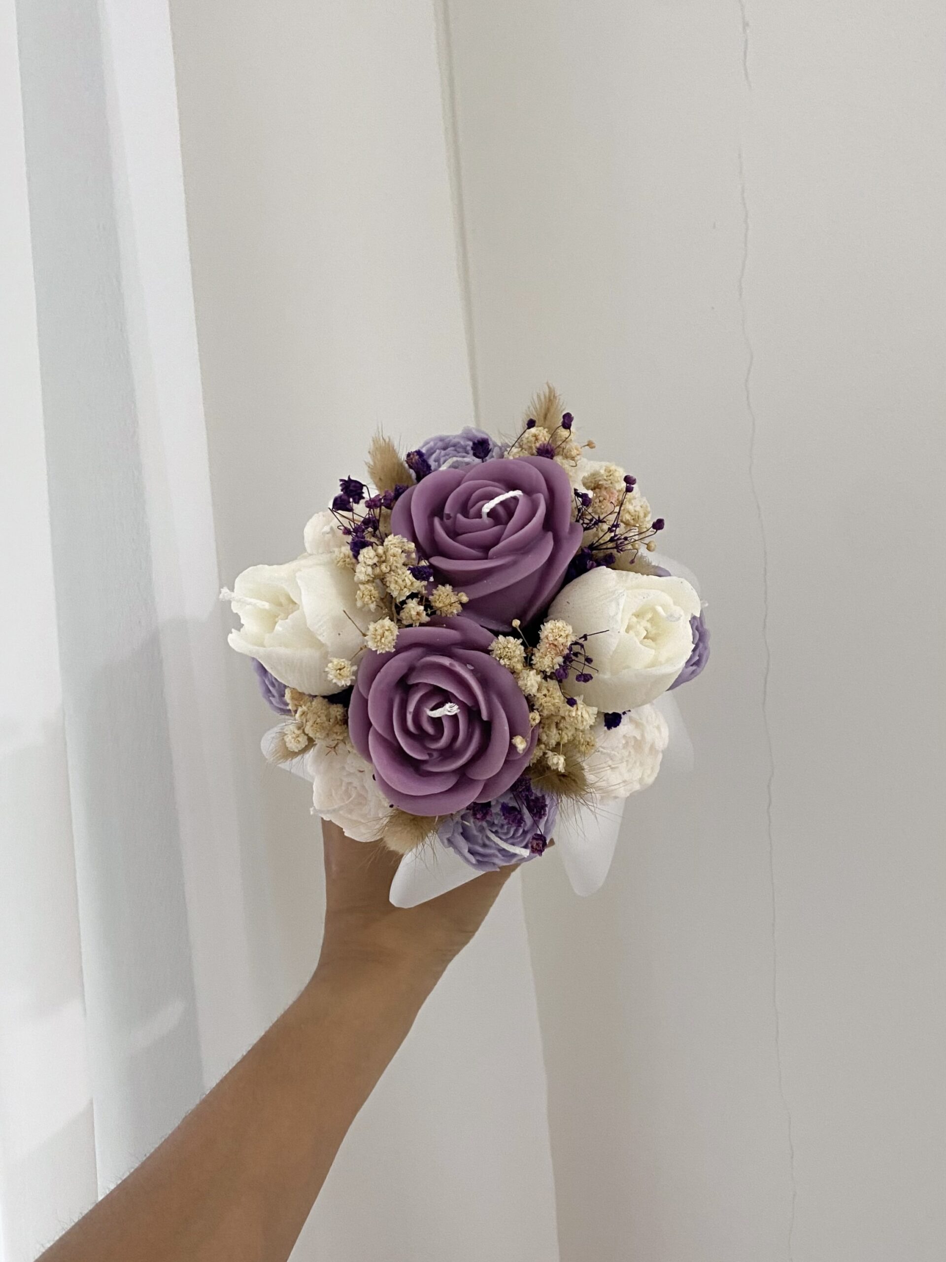 Purple/Ungu Luna Mini Candle Box dengan lilin berbentuk tulip dan mawar dihias dengan dried flowers